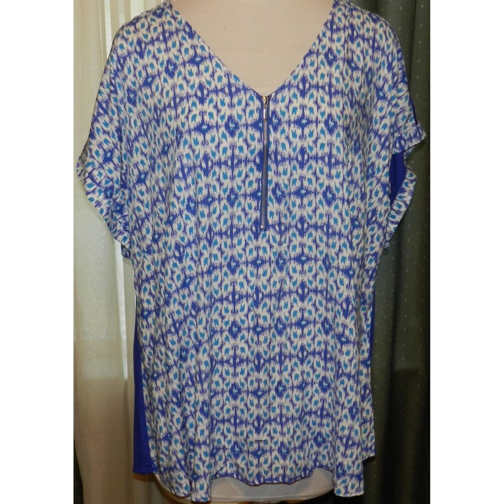 NWT Avenue size 22W / 24W artsy stretch blend top zipper neckline plus size NEW